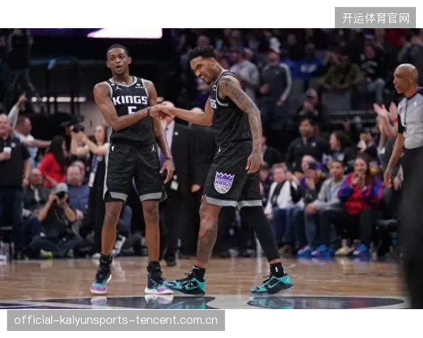 福克斯突破上篮，国王主场扩大领先——NBA精彩瞬间背后的故事